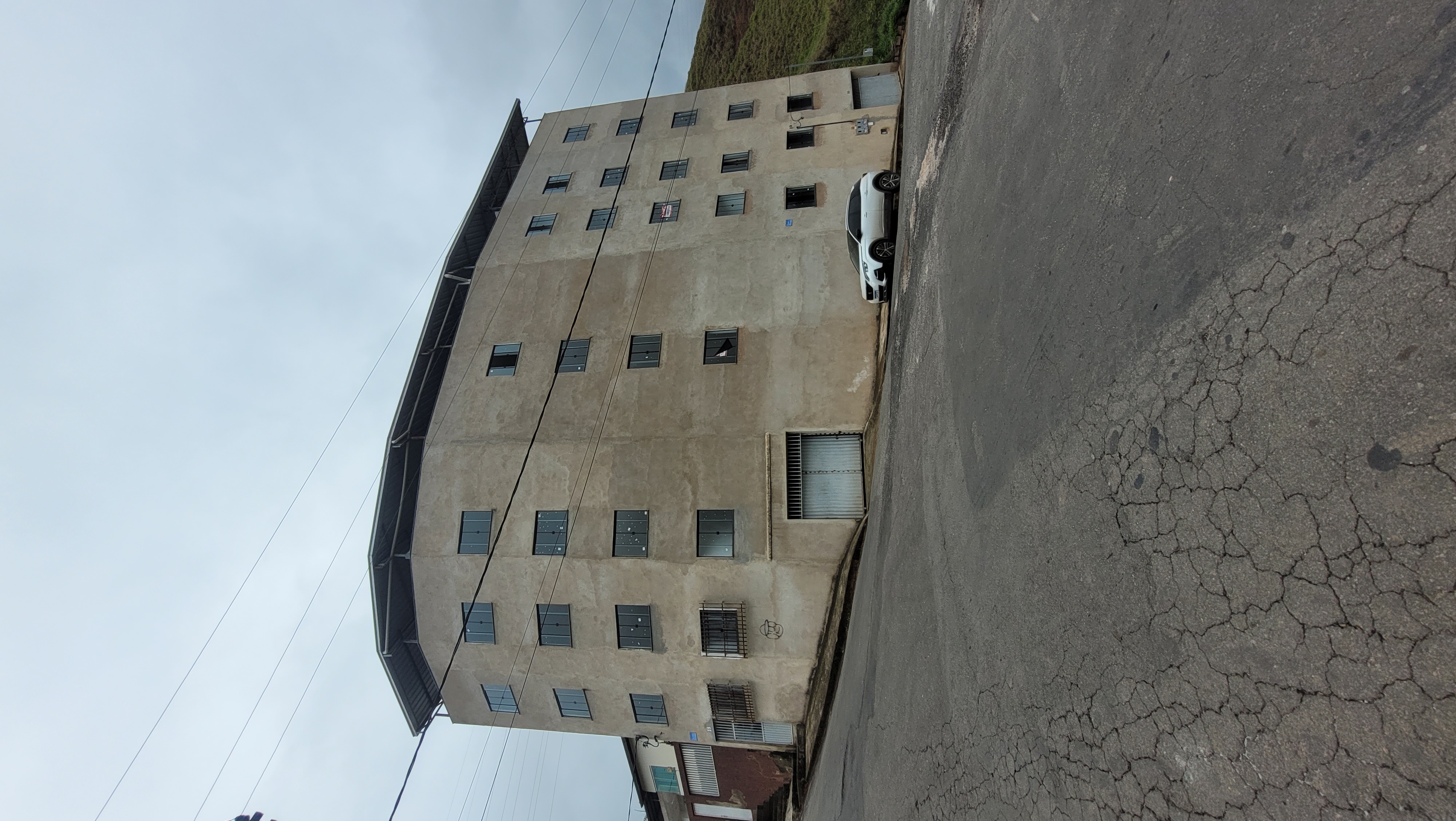Apartamento amplo de 3 quartos novo.